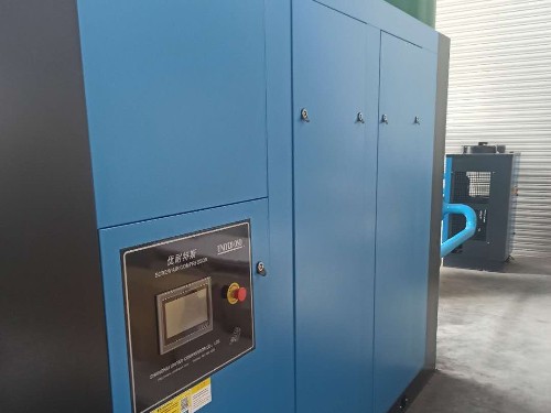 132kW優耐特斯兩級壓縮空壓機安裝調試完成！